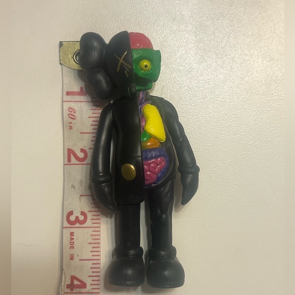 Kaws Figure - Picture 4 of 4